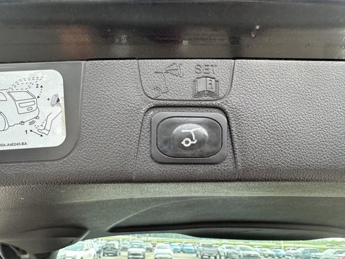 Used 2015 Ford C-MAX SEL w/ Equipment Group 302A image 8