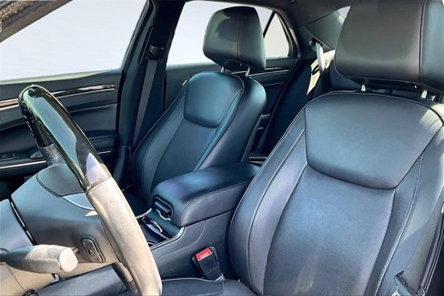 Used 2013 Chrysler 300 C image 25