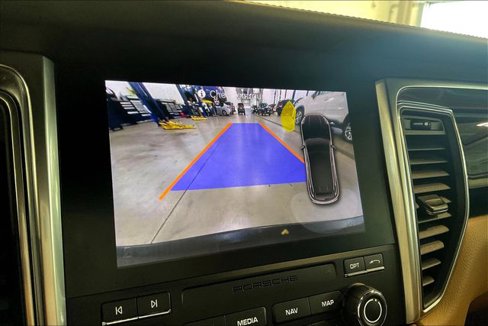 Used 2018 Porsche Macan image 21