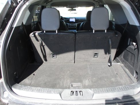 Used 2023 Ford Explorer XLT w/ Equipment Group 202A image 8