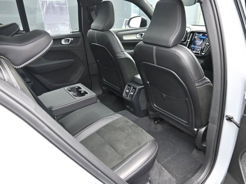 Certified 2022 Volvo XC40 P8 Recharge Ultimate image 37