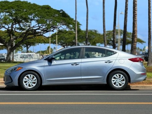 Used 2017 Hyundai Elantra SE image 2