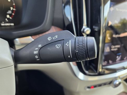 Used 2022 Volvo S60 B5 Momentum image 27