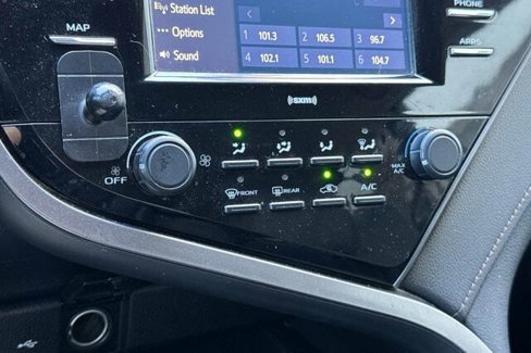 Used 2020 Toyota Camry LE image 19