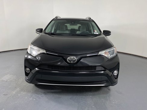 Used 2018 Toyota RAV4 XLE image 2