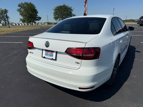 Used 2016 Volkswagen Jetta Sport image 6
