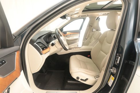 Used 2022 Volvo XC90 T5 Momentum w/ Advanced Package image 37