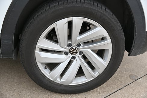 Used 2022 Volkswagen Atlas Cross Sport SE image 18