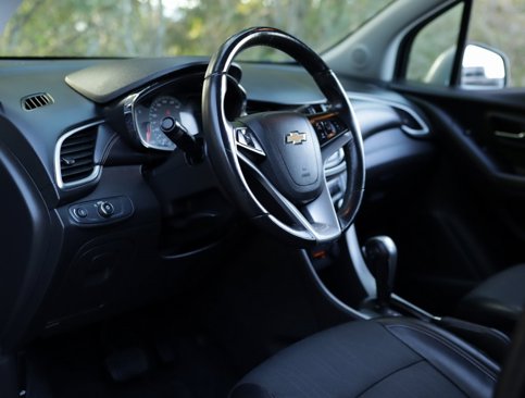 Used 2019 Chevrolet Trax LT w/ LT Convenience Package image 9