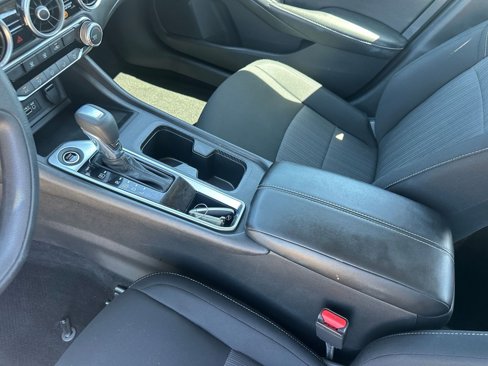 Used 2024 Nissan Sentra SV image 39