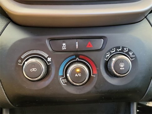 Used 2016 Jeep Cherokee Sport image 20