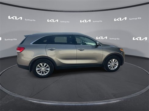 Used 2017 Kia Sorento LX w/ LX Convenience Package image 22