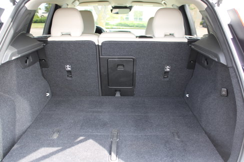 Used 2022 Volvo XC40 T5 Momentum image 44