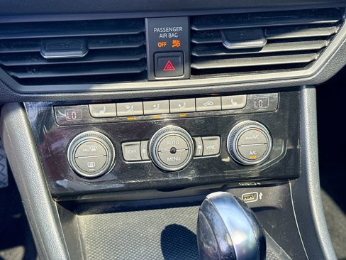 Used 2019 Volkswagen Jetta SEL image 16