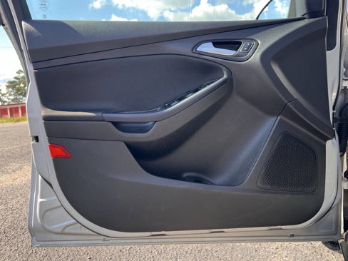Used 2016 Ford Focus SE image 12