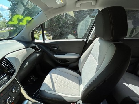 Used 2022 Chevrolet Trax LT w/ LT Convenience Package image 22