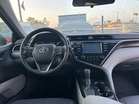 Used 2018 Toyota Camry LE image 5