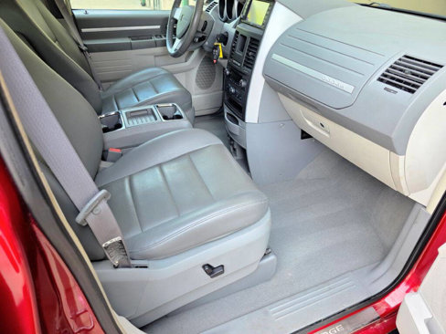 Used 2008 Dodge Grand Caravan SXT image 32