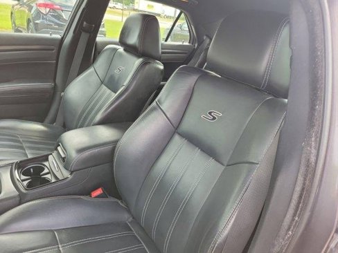 Used 2015 Chrysler 300 S image 19