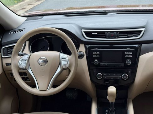Used 2014 Nissan Rogue SV w/ SV Family Package image 27