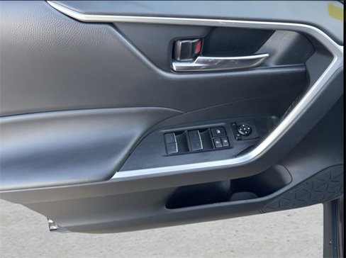 Used 2022 Toyota RAV4 XLE image 28