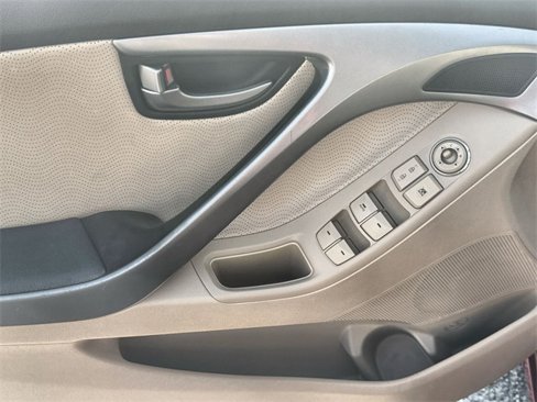 Used 2013 Hyundai Elantra Limited w/ Technology Pkg image 11