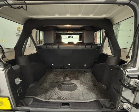 Used 2016 Jeep Wrangler Unlimited Sahara w/ Connectivity Group image 17