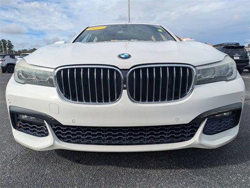 Used 2017 BMW 740i image 8