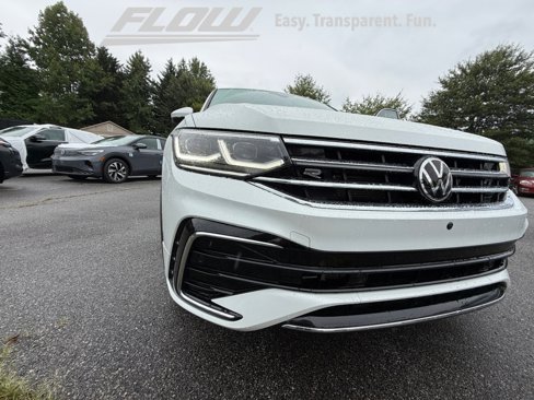 Certified 2022 Volkswagen Tiguan SEL R-Line image 27