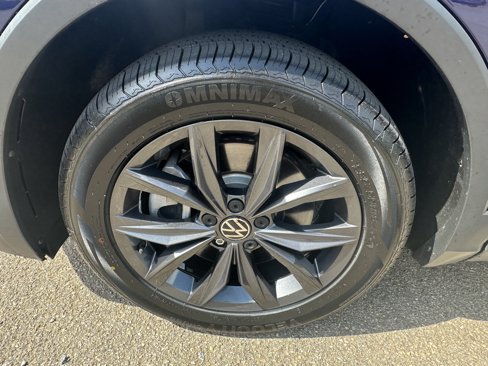 Used 2022 Volkswagen Tiguan SE image 11