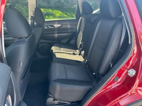 Used 2019 Nissan Rogue SV w/ Premium Package image 11