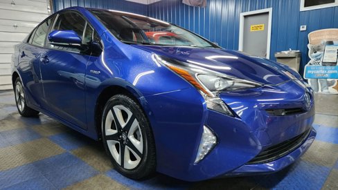 Used 2018 Toyota Prius Four Touring image 2