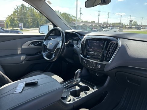 Used 2020 Chevrolet Traverse LT image 9