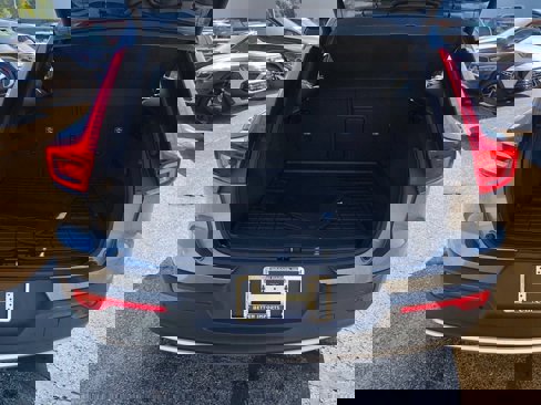 Used 2019 Volvo XC40 T5 Momentum image 35