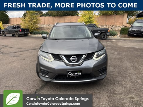 Used 2016 Nissan Rogue SV image 2