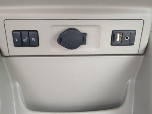 Used 2013 Toyota Prius V Five image 28