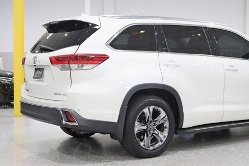 Used 2019 Toyota Highlander Limited Platinum image 10