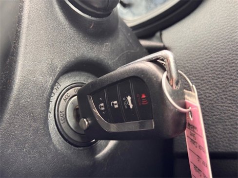 Used 2020 Toyota Corolla LE image 19