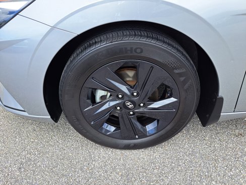 Used 2023 Hyundai Elantra SEL image 17