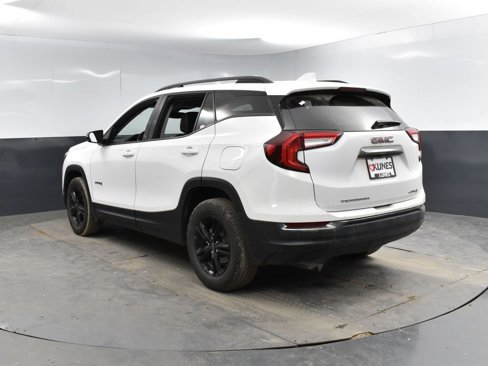 Used 2023 GMC Terrain AT4 image 9