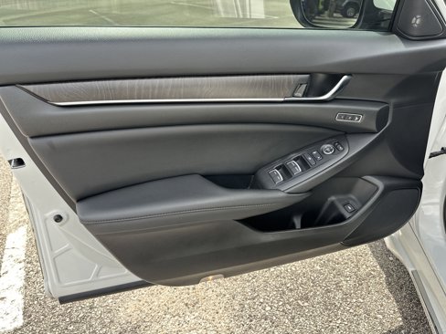 Used 2021 Honda Accord EX-L image 11
