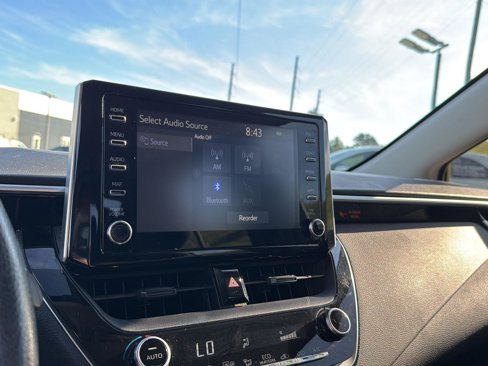 Used 2020 Toyota Corolla LE image 21