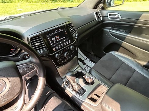 Used 2021 Jeep Grand Cherokee Laredo X image 12