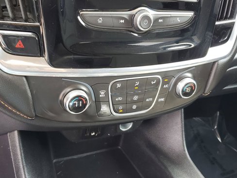 Used 2020 Chevrolet Traverse LT image 24