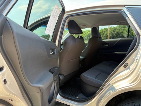 Used 2021 Toyota Venza LE w/ Carpet Mat Package (TMS) image 11