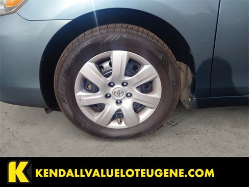 Used 2010 Toyota Camry LE image 14