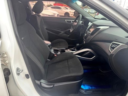 Used 2013 Hyundai Veloster image 8