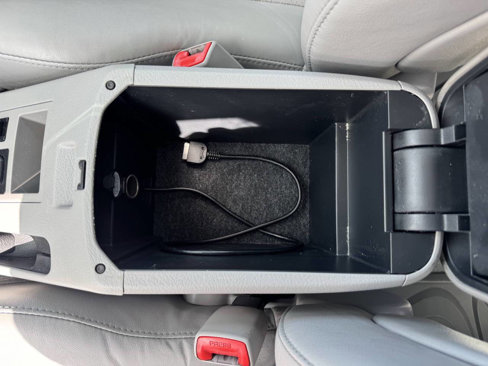 Used 2011 Toyota RAV4 Limited image 28