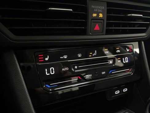 Used 2025 Volkswagen Jetta SE image 31