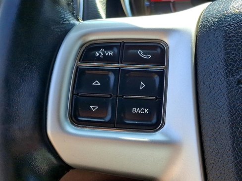 Used 2016 Chrysler Town & Country Touring image 25